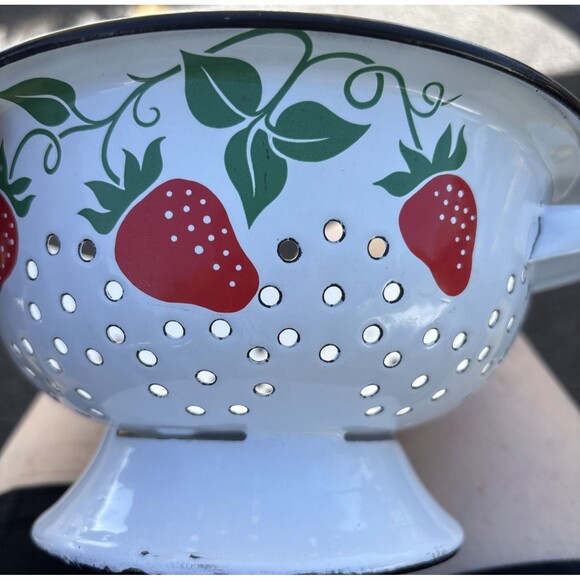Vintage 1983 Teleflora White Enamel Strawberry Colander Strainer 8” Metal - Picture 6 of 10